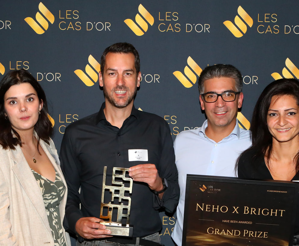 L’équipe bright sur scène avec le Grand Cas d’Or 2025.