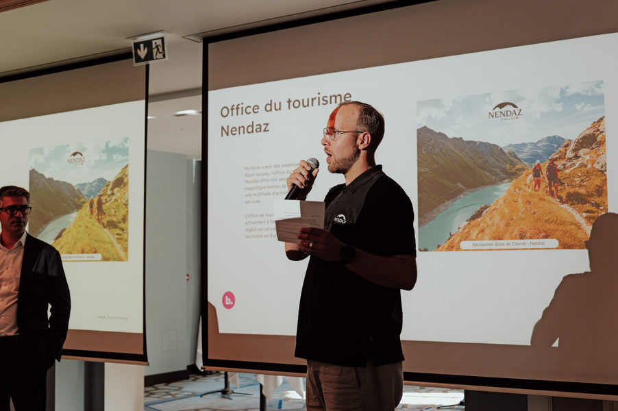 Un intervenant présente le cas de l’Office du tourisme de Nendaz.